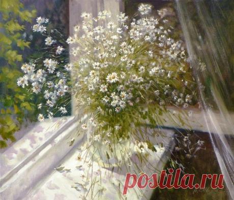 Борис Пастернак. Июль
ИЮЛЬ
По дому бродит привиденье. Весь день шаги над головой. На чердаке мелькают тени. По дому бродит домовой. Везде болтается некстати, Мешается во все дела, В халате крадется к кровати, Срыва…