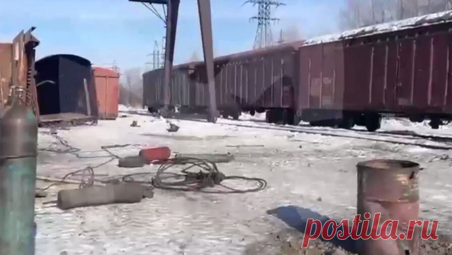 В Хабаровске рабочему оторвало ногу из-за взрыва баллона с газом. В Хабаровске рабочий базы металлолома лишился ноги из-за взрыва баллона с пропаном. Об этом сообщает Telegram-канал Amur Mash. Инцидент произошел в Хабаровске на базе металлолома в Камышовом переулке. 45-летний рабочий из Северной Осетии ...