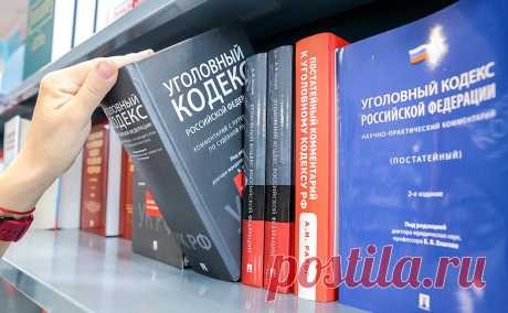 Правительство поддержит появление в Уголовном кодексе статьи о русофобии. Правительственная комиссия согласилась с необходимостью наказывать иностранных официальных лиц за дискриминацию россиян или соотечественников, а также за уничтожение памятников и захоронений