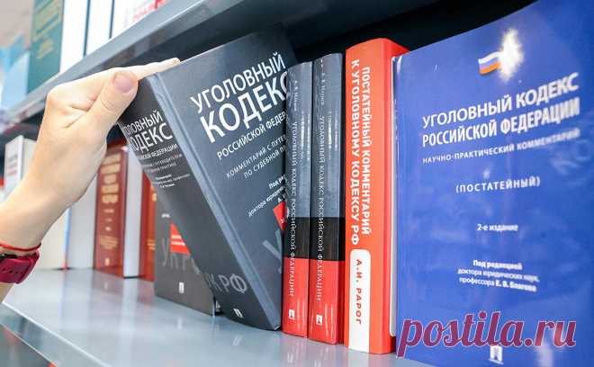 Правительство поддержит появление в Уголовном кодексе статьи о русофобии. Правительственная комиссия согласилась с необходимостью наказывать иностранных официальных лиц за дискриминацию россиян или соотечественников, а также за уничтожение памятников и захоронений