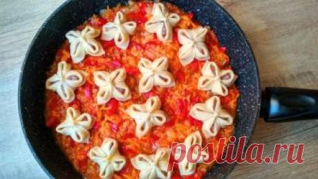 Манты на овощной подушке в сковороде: шикарное блюдо