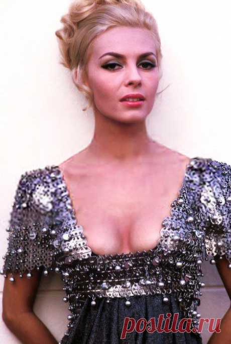 ПОДБОРКА КРАСИВЫХ ФОТОГРАФИЙ МИШЕЛЬ МЕРСЬЕ В МОЛОДОСТИ И СЕЙЧАС
Невероятно красивая женщина, идеал женской красоты и обаяния, смотришь на нее, как на прекрасный цветок и не можешь насмотреться.

Мишель Мерсье по праву входит в десятку самых красивых женщин всех времен и народов. Сколько бы не было прекраснейших девушек в мире, таких как Мишель Мерсье больше не существует. Идеал красоты, несмотря на то, что вкусы меняются, но этот идеал остается на самом высочайшем пьедестале.