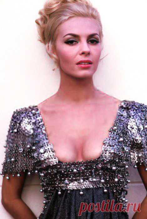 ПОДБОРКА КРАСИВЫХ ФОТОГРАФИЙ МИШЕЛЬ МЕРСЬЕ В МОЛОДОСТИ И СЕЙЧАС
Невероятно красивая женщина, идеал женской красоты и обаяния, смотришь на нее, как на прекрасный цветок и не можешь насмотреться.

Мишель Мерсье по праву входит в десятку самых красивых женщин всех времен и народов. Сколько бы не было прекраснейших девушек в мире, таких как Мишель Мерсье больше не существует. Идеал красоты, несмотря на то, что вкусы меняются, но этот идеал остается на самом высочайшем пьедестале.