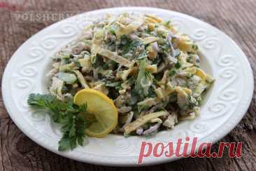 Салат с омлетом и курицей