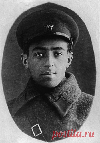 Вoенный, актер, педагог — Владимир Этуш - Жизнь планеты Будущий актер родился в обеспеченной семье, в Москве. Мама в его документах написала годом рождения 1923, хотя на дворе был только 1922. Тогда так делали многие волнующиеся родительницы. Чтобы парни, когда их призовут в армию, были …