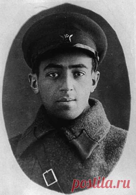 Вoенный, актер, педагог — Владимир Этуш - Жизнь планеты Будущий актер родился в обеспеченной семье, в Москве. Мама в его документах написала годом рождения 1923, хотя на дворе был только 1922. Тогда так делали многие волнующиеся родительницы. Чтобы парни, когда их призовут в армию, были …