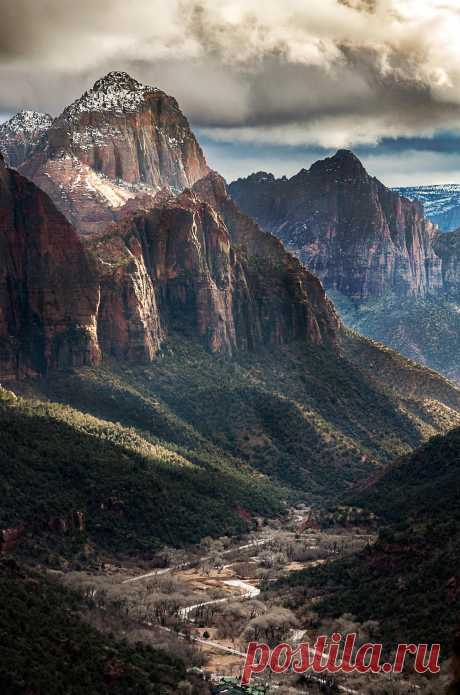 earthunboxed:
“Zion National Park, Utah
”
