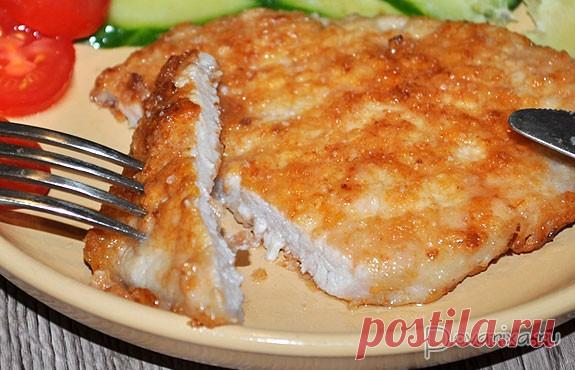 Отбивные, маринованные в аджике с кетчупом Мясо волшебно-вкусное, мягкое, сочное. Мы готовили из свиного карбонада. Не хуже оно будет из корейки без кости