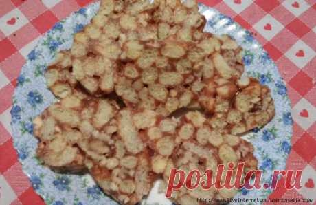 Сладкая колбаска из кукурузных палочек.