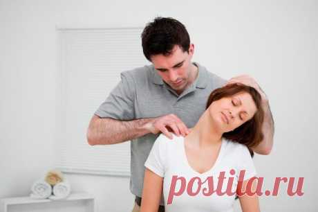 Гимнастика для шеи — четыре шага к гибкости и красоте! 

Гимнастика для шеи творит чудеса. 
Всего четыре упражнения, которые кажутся банальными на первый взгляд, при регулярном выполнении помогут подтянуть кожу шеи, нормализовать сон и даже избавиться от болей в шейном отделе позвоночника. 

Гимнастика для шеи поможет снять напряжение и в будущем избавит вас от трат на дорогостоящие лифтинг-процедуры. И не забывайте, от того, в каком состоянии находятся мышцы шеи и грудной...