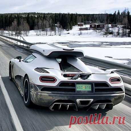 Koenigsegg Agera с дополнительным аэродинамическим багажником