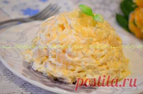 САЛАТ С АНАНАСАМИ, СЫРОМ И ЧЕСНОКОМ ОТ НАТАШИ ЧАГАЙ.