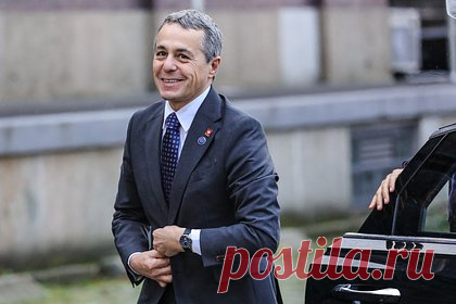 Глава МИД Швейцарии заявил о ведущихся в стране переговорах по Украине. В Швейцарии ведутся переговоры по ситуации на Украине, однако они проходят не на самом высоком уровне. Об этом заявил глава МИД страны Иньяцио Кассис. Он отметил, что переговоры идут в обстановке «максимальной осмотрительности», а Женева по-прежнему предлагает свои «добрые услуги» для поиска решения конфликта.