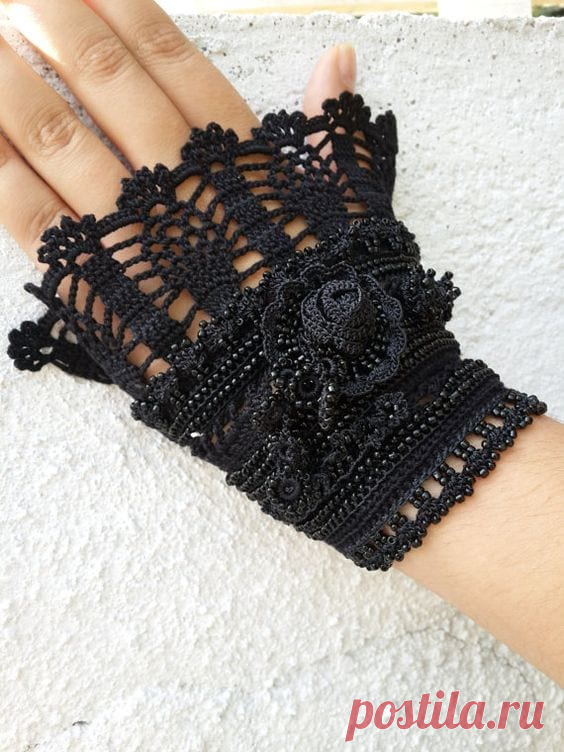Örgü Bileklik Modelleri - Mimuu.com Bu bileklik modellerine bayılacaksınız. Hepsi Çok güzel. Bilekte çok şık duruyor. Çok basit modeller de var. Zor olan modellerde. Bu bileklik modellerinin