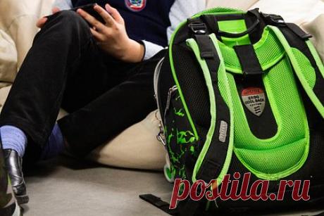 Стали известны подробности о задержанной за приставания к школьнику учительнице. Учительница, которая была задержана в Ленинградской области из-за приставаний к 11-летнему ребенку, была достаточно скромной в школьные годы. Подробности о ней в беседе с «Лентой.ру» рассказала ее одноклассница, пожелавшая остаться анонимной. Ранее стало известно, что инцидент произошел в Токсово.