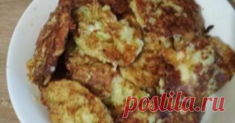 Оладьи из кабачков с сыром и чесноком Автор рецепта Катерина Парамонова Оладьи из кабачков с сыром и чесноком - пошаговый рецепт с фото. Нежные и вкусные оладья из кабачков никого не оставят равнодушным.