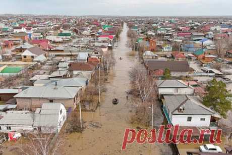 В Орске все школы перевели на дистанционное обучение. В подтопленном городе Орске Оренбургской области из-за паводка все школы перевели на дистанционное обучение. Ранее в пострадавшем от паводка городе сообщалось о проверке цен на продукты первой необходимости. Отмечалось, что обоснованность стоимости товаров будет проверена после появления публикаций в СМИ о ситуации.
