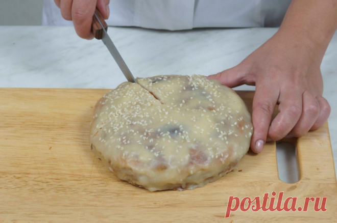 Пирог с начинкой из курицы и орехов