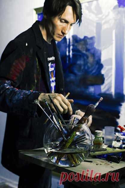 Antonio Lebedef художник в процессе создания новой картины в стиле глитчсюрреализм . #lebedef #antoniolebedef