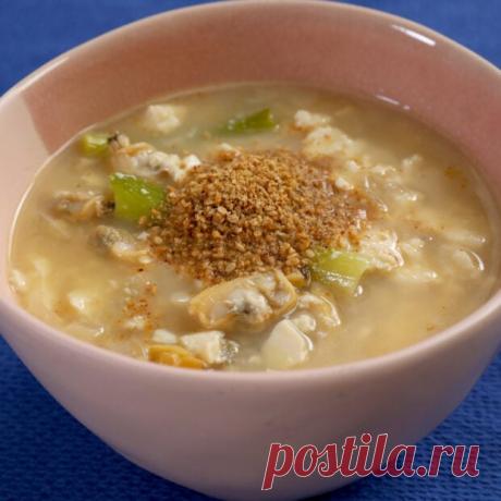 Суп тофу с моллюсками (Дубу-джогэтгук: 두부조갯국), рецепт Маангчи