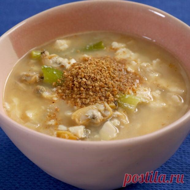 Суп тофу с моллюсками (Дубу-джогэтгук: 두부조갯국), рецепт Маангчи