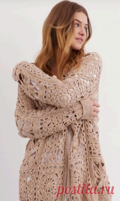 Вязаный из мотивов кардиган крючком