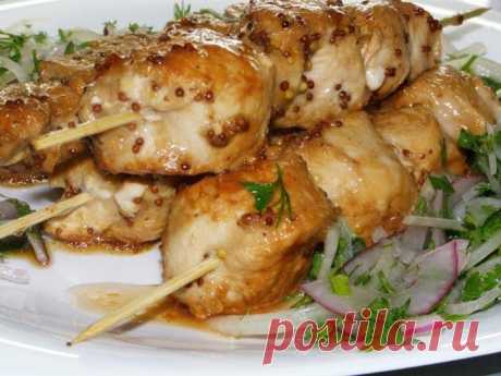 Сочный и безумно вкусный шашлык из курицы, приготовленный в духовке 


Дети просят приготовить каждые выходные!









Ингредиенты:
Филе курицы — 2 шт.Чеснок — 2 зубч.Сахар — 1 ст. л.Кориандр — 1 ст. л. (сухой или свежий)Соевый соус — 1 ст. л.Растительное масло — 2 …
