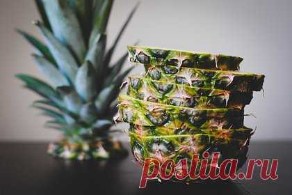 Из ананаса изготовили упаковку для продуктов. Ученые Университета Махидол разработали недорогой и экологичный метод изготовления упаковки для пищевых продуктов из крахмала ананасовых стеблей. Пленки имели различную степень кристаллической структуры, что придавало им водостойкость. Кроме того, они обладали способностью замедлять процесс созревания бананов.