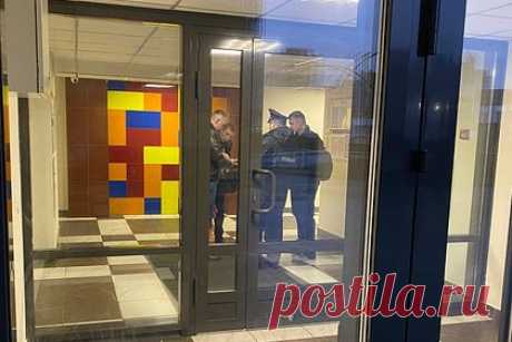 Появились кадры с облавами на петербургских резервистов. Очевидцы сообщают о массовых «облавах» с повестками на резервистов в Санкт-Петербурге. Кадры публикует издание Baza в своем Telegram-канале. Полиция и неизвестные люди в гражданской одежде, предположительно — сотрудники военкоматов, устраивают «облавы» в подъездах городских жилых комплексов.