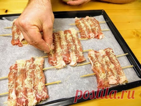 Добавьте сухари и начинка в рулетах станет сочнее / Рулетики на шпажках / Рецепты Другой Кухни