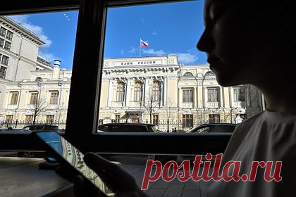 ЦБ резко повысил курс доллара