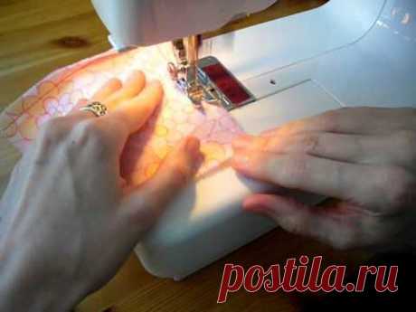 sewing tidy corners - YouTube  Прошивание угла с последующим выворачиванием изделия на лицо.