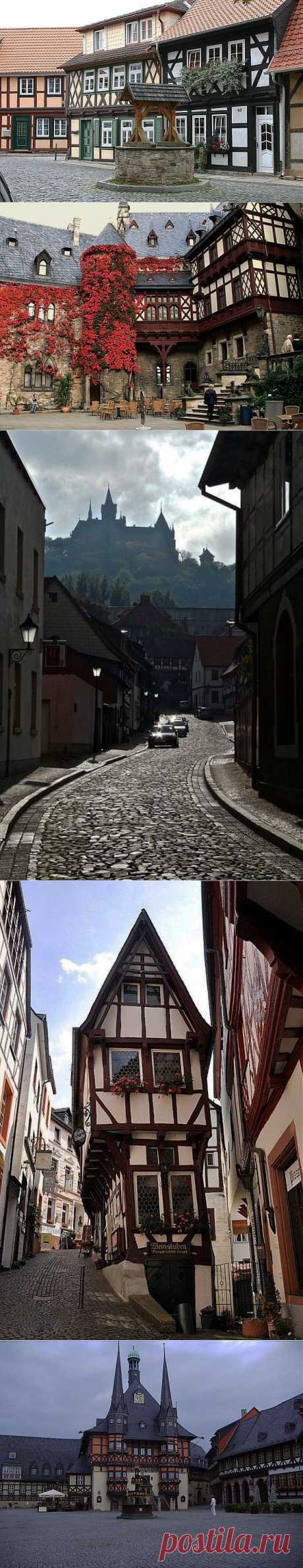 Сказочный город Вернигероде Вернигероде (Wernigerode, Germany) - городишечко в земле Саксен-Анхальт. Жителей в нём чуть больше 30 000. А в старину было, конечно, куда меньше. И потому в нём всё словно игрушечное. 

Даже графский замок на горе, хотя он-то действительно большой, издали кажется тоже маленьким. 
Вернигеродские пейзажи многим кажутся хорошо знакомы... по фильму &quot;Тот самый Мюнхаузен&quot;. Он снимался именно здесь.