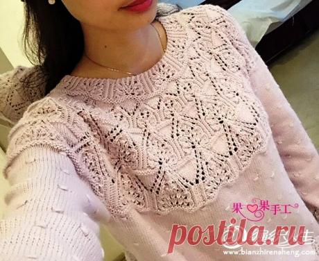 Пуловер с ажурной кокеткой