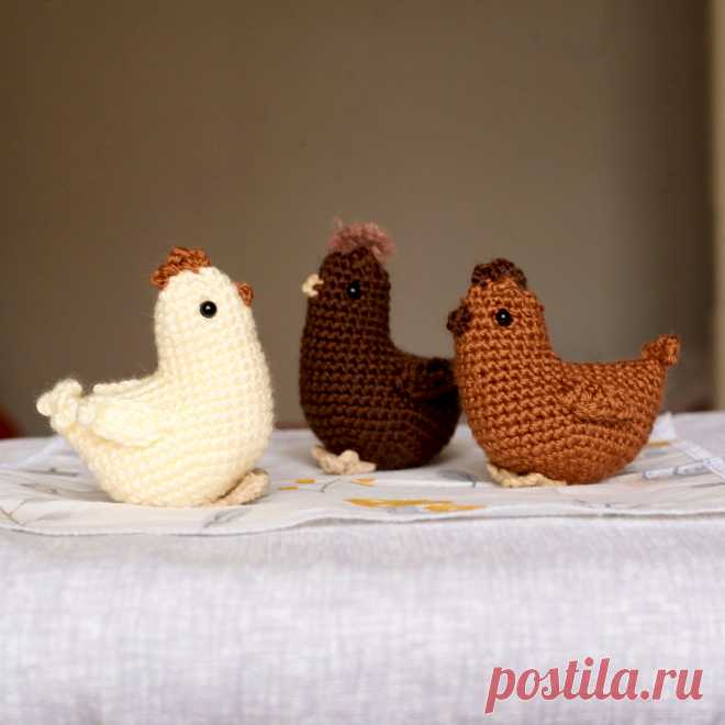 PDF Курочки крючком. FREE crochet pattern; Аmigurumi chiken patterns. Амигуруми схемы и описания на русском. Вязаные игрушки и поделки своими руками #amimore - маленькая курочка к Пасхе, пасхальная курица, домашняя птица.