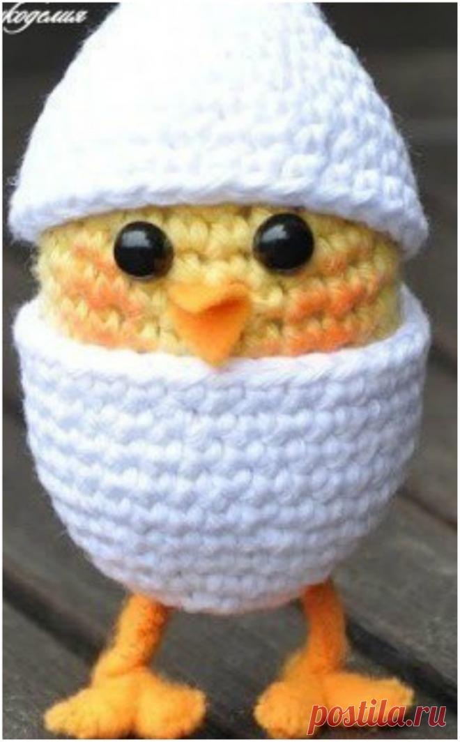 CROCHETED EASTER CHICKEN