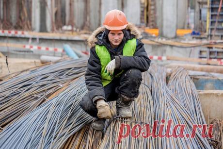 Есть вполне резонный вопрос: сколько можно? Последнее время любое стремление сделать что-то на благо других заканчивается раздеванием. Здесь же строители выглядят как настоящие мужики-работяги