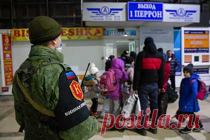 В Ростовской области ввели режим чрезвычайной ситуации из-за беженцев. В Ростовской области вводится режим чрезвычайной ситуации из-за роста числа беженцев из Донбасса. Об этом на оперативном совещании с врио главы МЧС Александром Чуприяном сообщил губернатор региона Василий Голубев. Такое решение поддержал врио главы МЧС Александр Чуприян.
