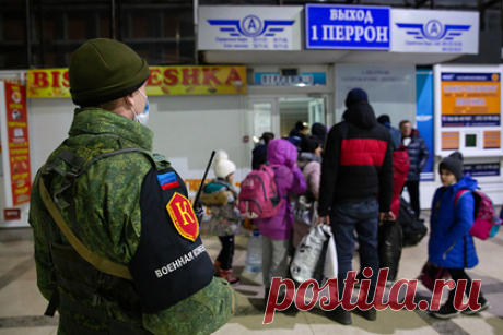 В Ростовской области ввели режим чрезвычайной ситуации из-за беженцев. В Ростовской области вводится режим чрезвычайной ситуации из-за роста числа беженцев из Донбасса. Об этом на оперативном совещании с врио главы МЧС Александром Чуприяном сообщил губернатор региона Василий Голубев. Такое решение поддержал врио главы МЧС Александр Чуприян.