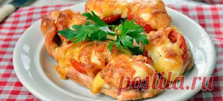 Куриное филе с помидорами в духовке