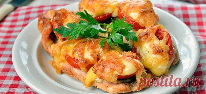 Куриное филе с помидорами в духовке