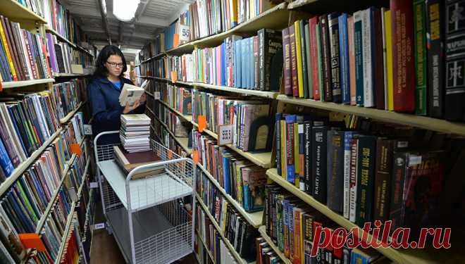 Голосуйте за книги, которые достойны места на одной школьной полке с "Преступлением и наказанием" и "Анной Карениной".  Школьный роман: каких современных книг не хватает в учебной программе | РИА Новости - события в России и мире: темы дня, фото, видео, инфографика, радио