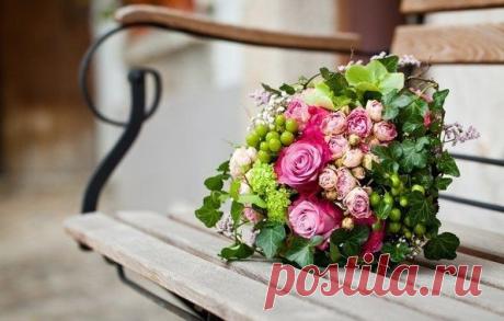 Светлана: Следы заметутся снегом.. Забудутся даже лица.. Нельзя быть для всех хорошей.. Пусть с кем-то пришлось проститься.. Не смей сожалеть о прошлом.. КТО ДОЛЖЕН, ТОТ БУДЕТ РЯДОМ.. Нельзя быть для всех хорошей.. А главное - и не надо...