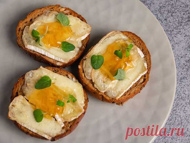 Горячие бутерброды с бри и джемом – пошаговый рецепт приготовления с фото