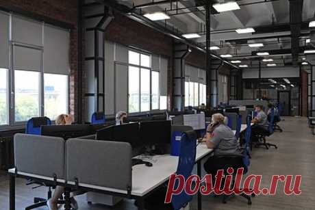 На российском рынке труда зафиксировали дефицит соискателей. На российском рынке труда зафиксировали дефицит соискателей. В четвертом квартале 2022 года на каждого неработающего россиянина приходилось в среднем 2,5 вакансии. Этот показатель рекордный с 2005 года. Аналитики отмечают, что этому могли способствовать несколько факторов.