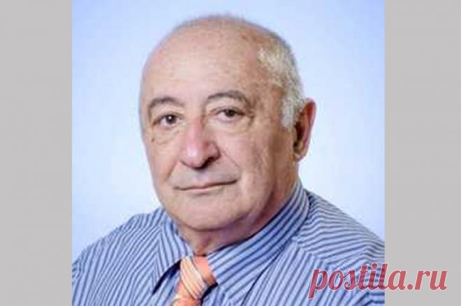 Выплаты для папы. Зеленский продавил стипендию для отца со второй попытки. В 2020 году Кабмин Украины пресек попытку Владимира Зеленского оформить пожизненные выплаты для своего отца в качестве прибавки к пенсии и зарплате. Спустя три года президенту Украины это удалось.