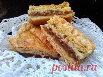 Простой деревенский яблочный пирог из песочного теста У вас есть рецепт любимого яблочного пирога? У меня их целых пять. Это нежная яблочная шарлотка, штрудель с яблоками, Флодни, Цветаевский с заливкой из сметаны и простой деревенский яблочный пирог из песочного теста...