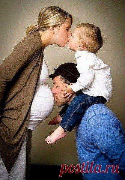 3	И возмутился дух мой, и я начал со страхом говорить ко Всевышнему,
4	и сказал: Владыко Господи! Ты сказал от начала, когда един основал землю, и повелел персти,
5	и дал Адаму тело смертное, которое было также создание рук Твоих, и вдохнул в него дух жизни, и он сделался живым пред Тобою,
6	и ввел его в рай, который насадила десница Твоя, прежде нежели земля произрастила плоды;
(кн.ЕЗДРЫ 3:..)