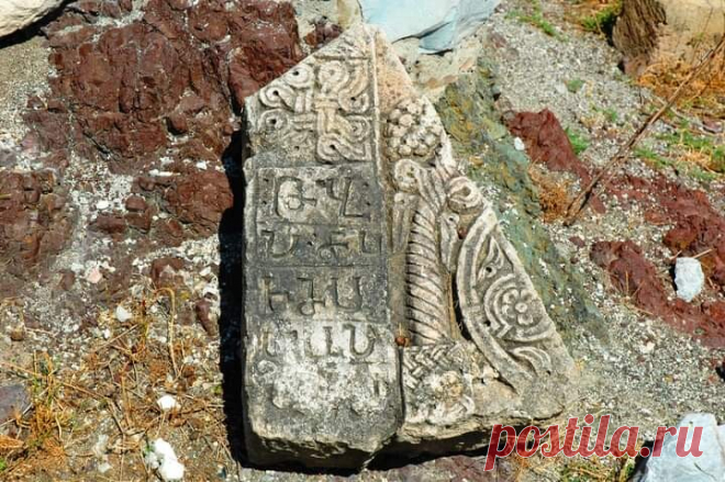 Բարի լույս ազգ հայոց🇦🇲

Երկու մասունք, 1002 թ., 1290 թ.: Թարթառի վերնահովիտ,Արցախ: