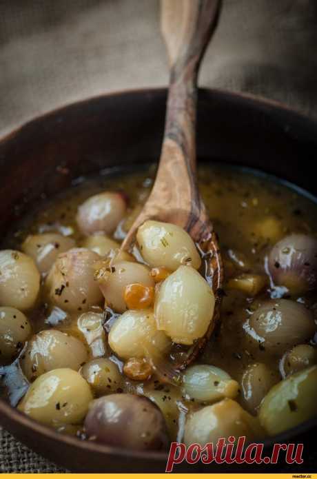 Лук в мясной подливке